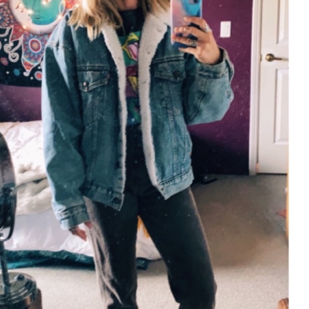 Oversized vintage Levi’s Sherpa Lined Denim Jacket